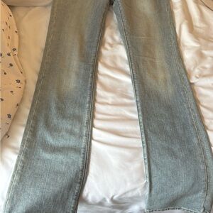 Women’s low rise light wash jeans